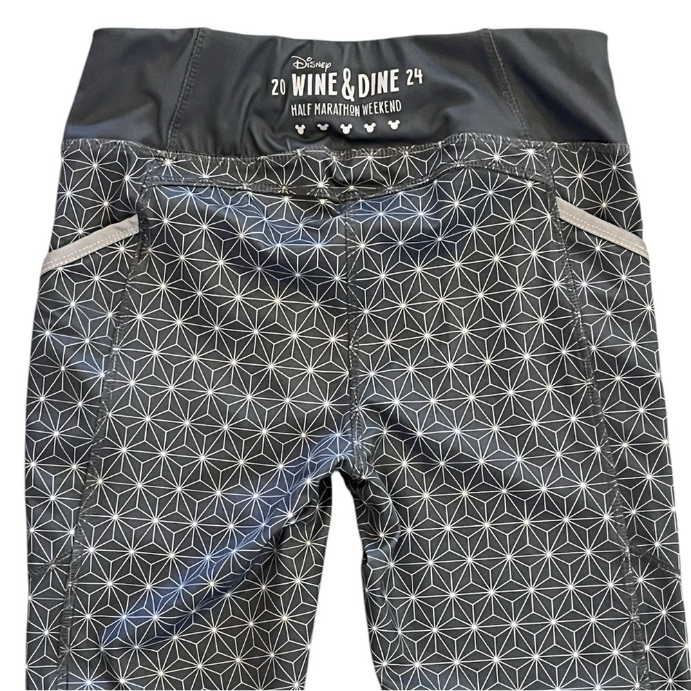RunDisney • Wine & Dine 1/2 Marathon 2024 Leggings - S - Picture 4 of 8